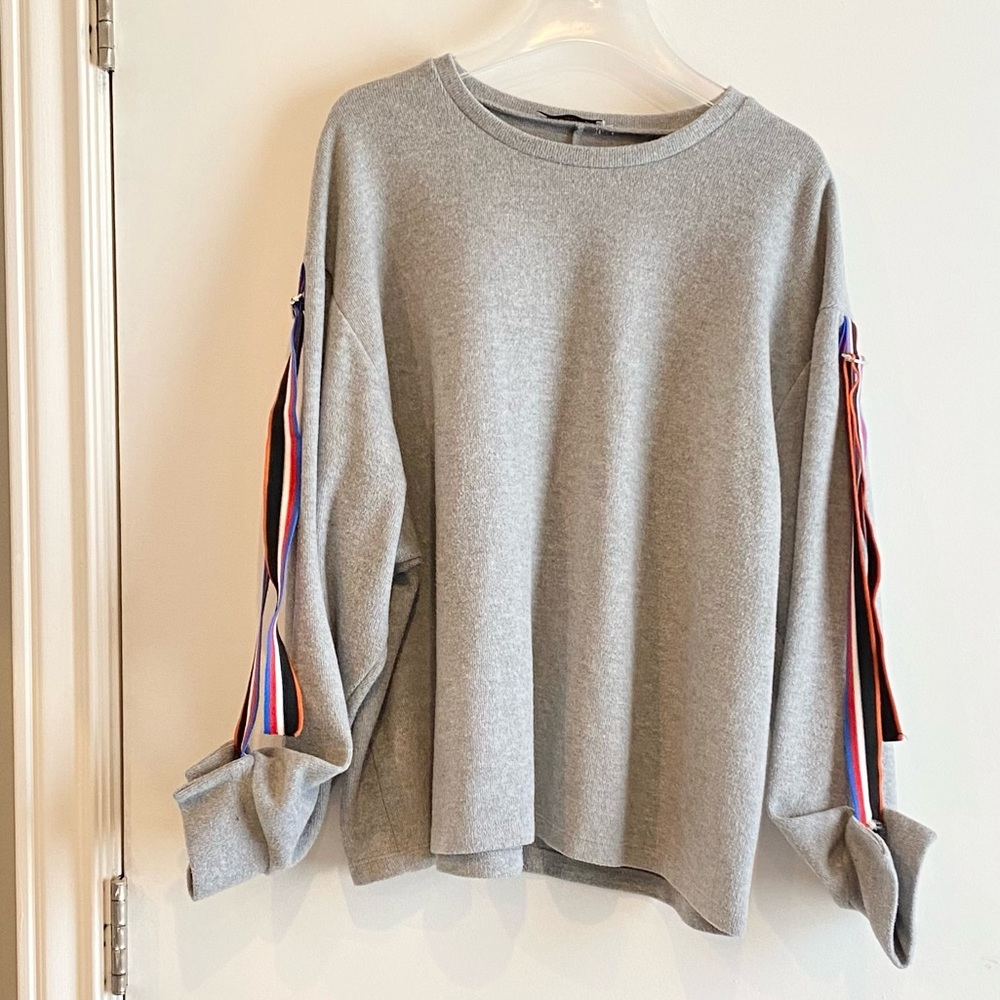 Zara gray sweatshirt with striped straps
